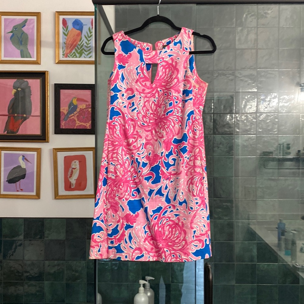 Fun bright dress with pockets!